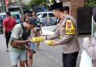 Jumat Berkah, Polsek Taman Berbagi Makanan di Jalan Raya Wonocolo Sidoarjo